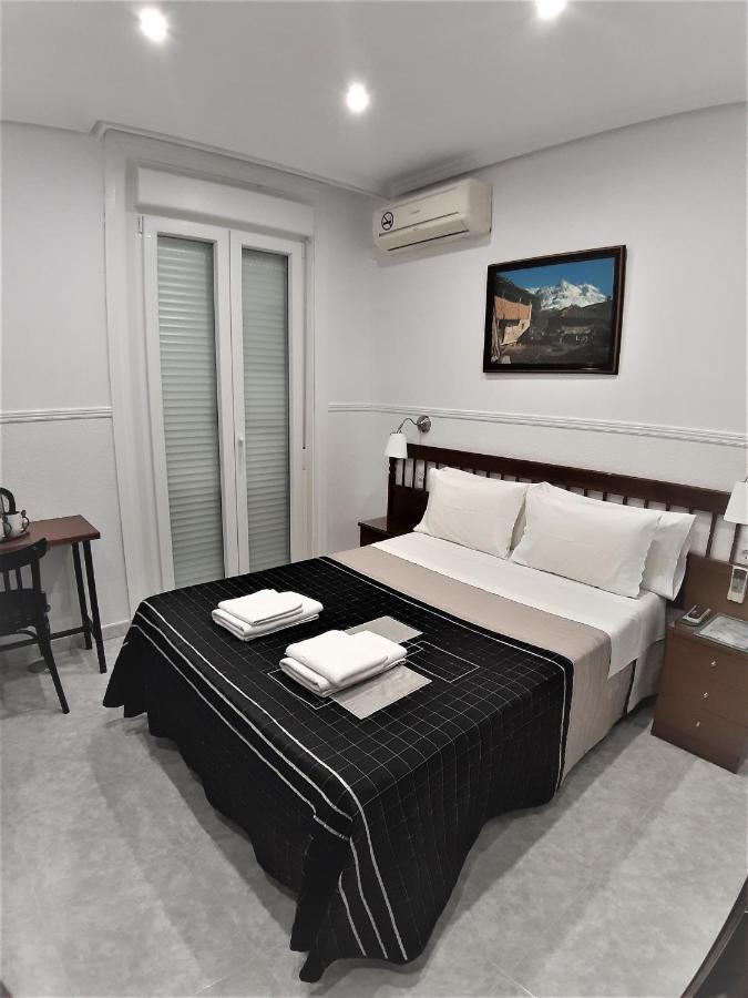 Hostal Dulcinea Madrid Buitenkant foto