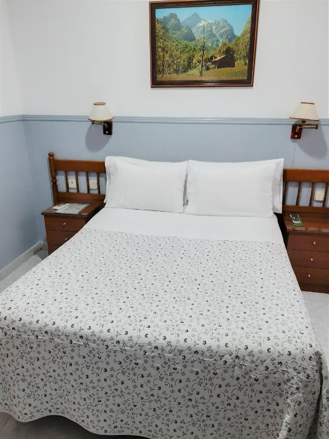 Hostal Dulcinea Madrid Buitenkant foto