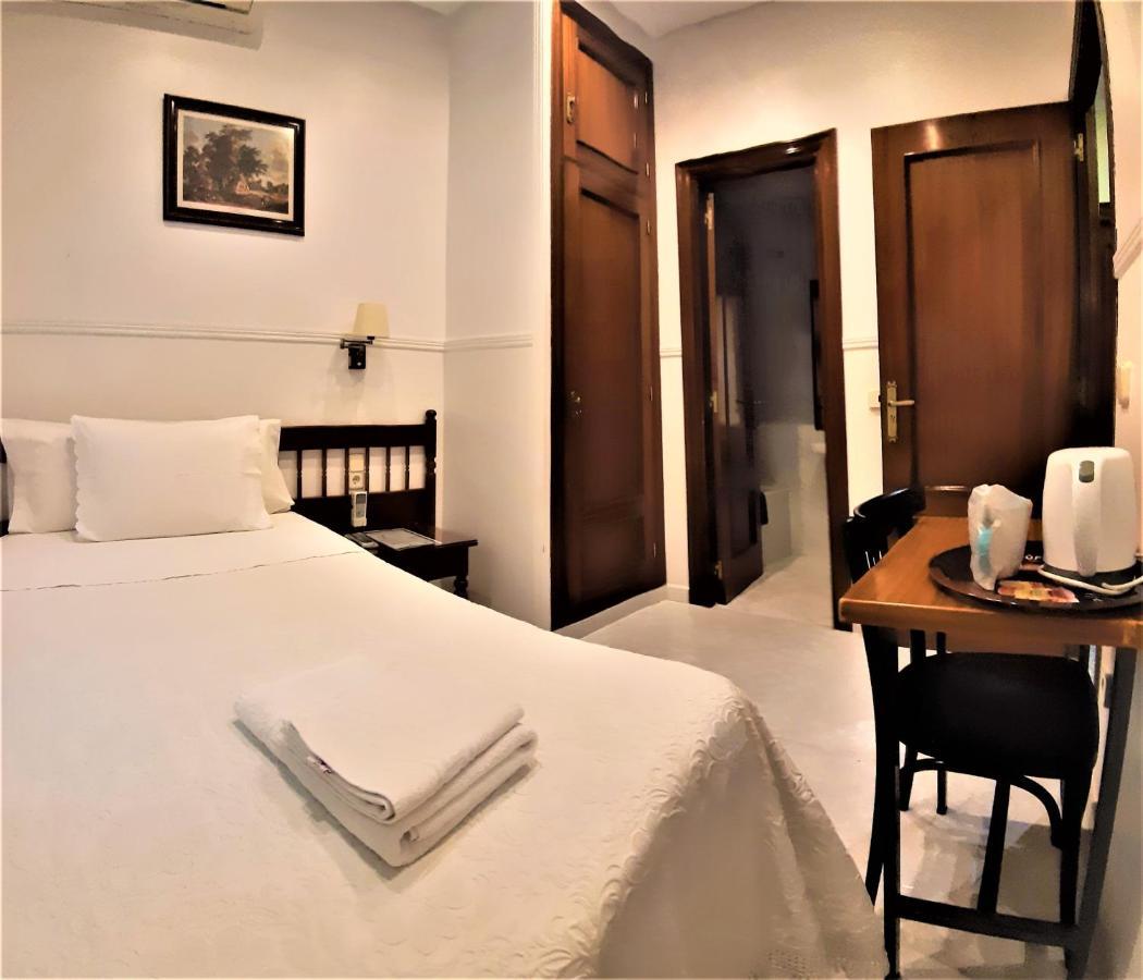 Hostal Dulcinea Madrid Buitenkant foto