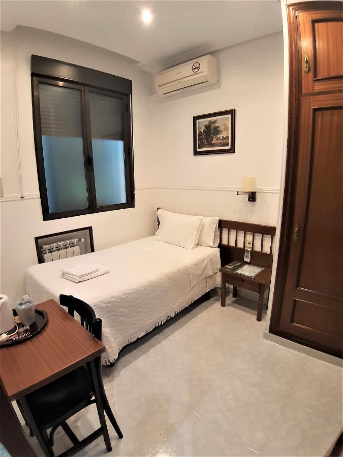 Hostal Dulcinea Madrid Buitenkant foto