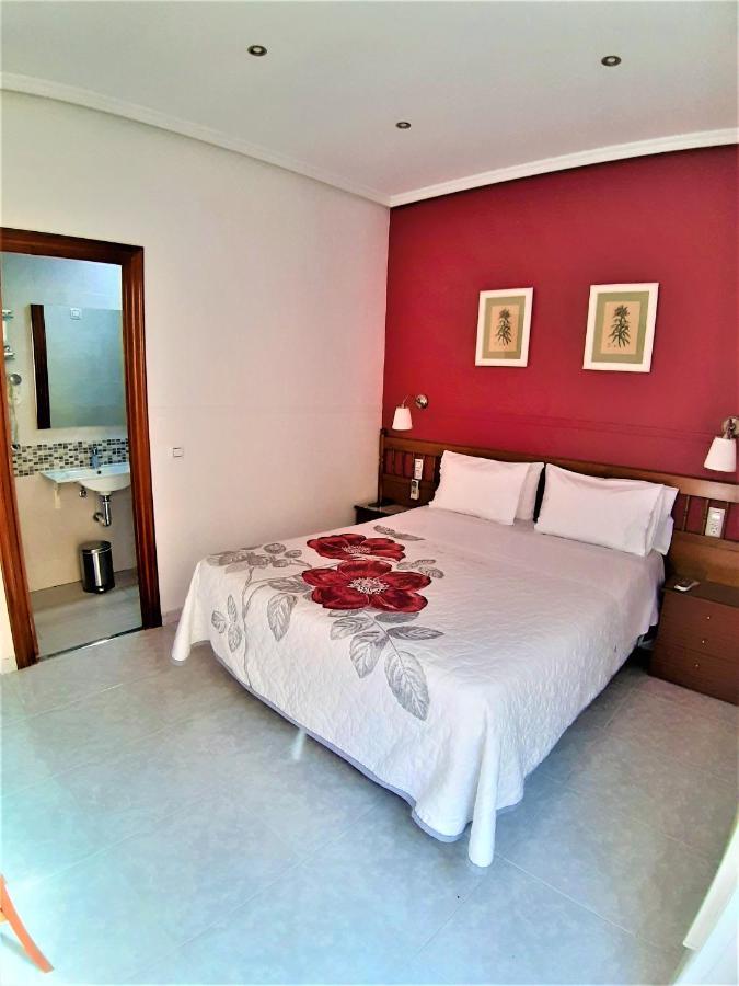 Hostal Dulcinea Madrid Buitenkant foto