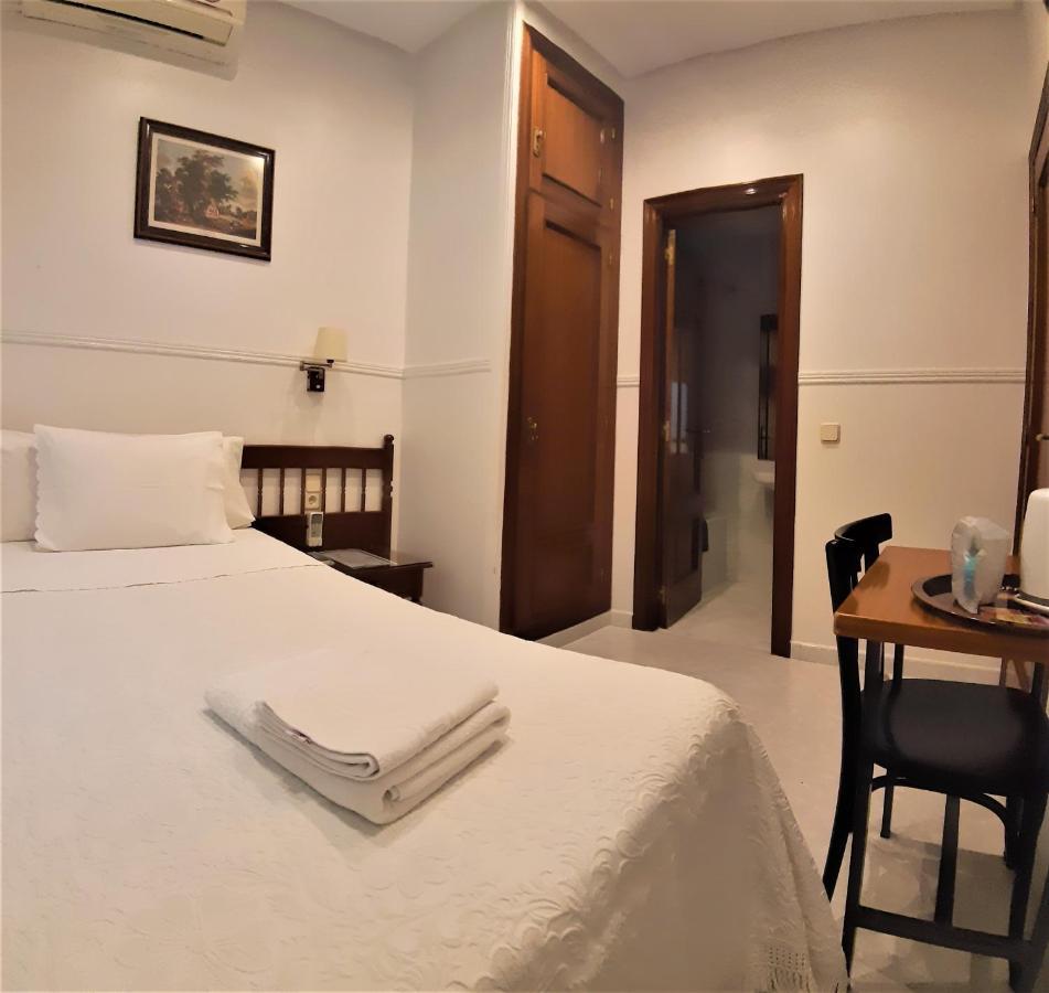 Hostal Dulcinea Madrid Buitenkant foto