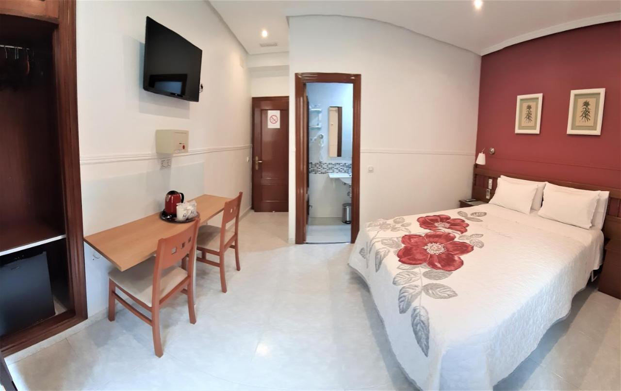 Hostal Dulcinea Madrid Buitenkant foto