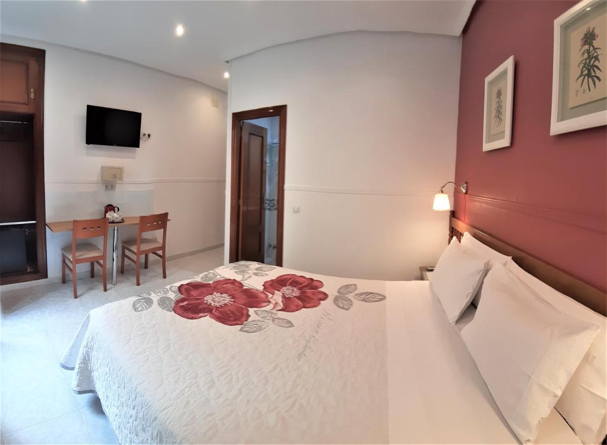 Hostal Dulcinea Madrid Buitenkant foto