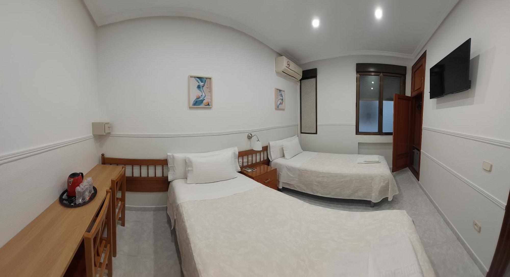 Hostal Dulcinea Madrid Buitenkant foto