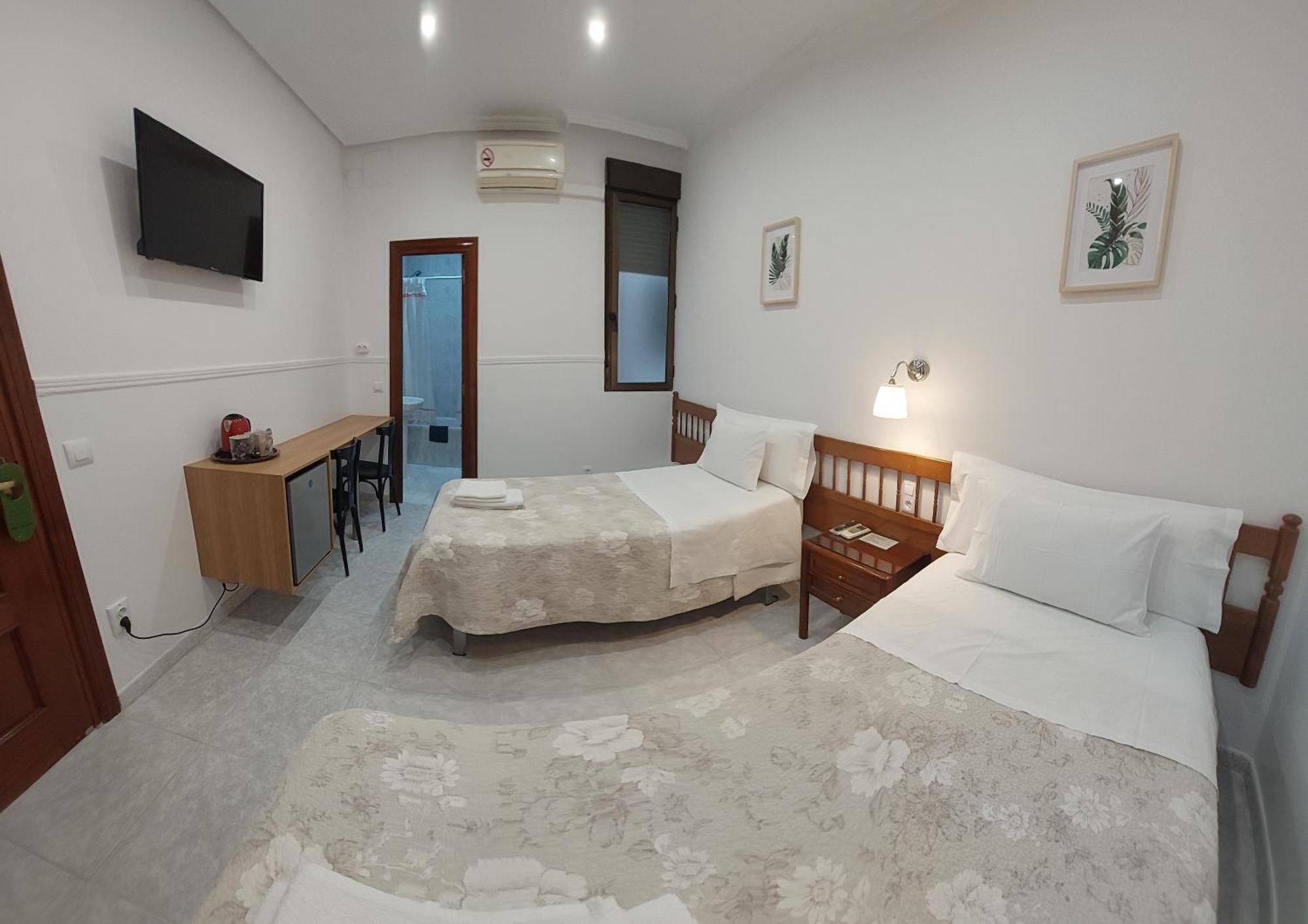 Hostal Dulcinea Madrid Buitenkant foto