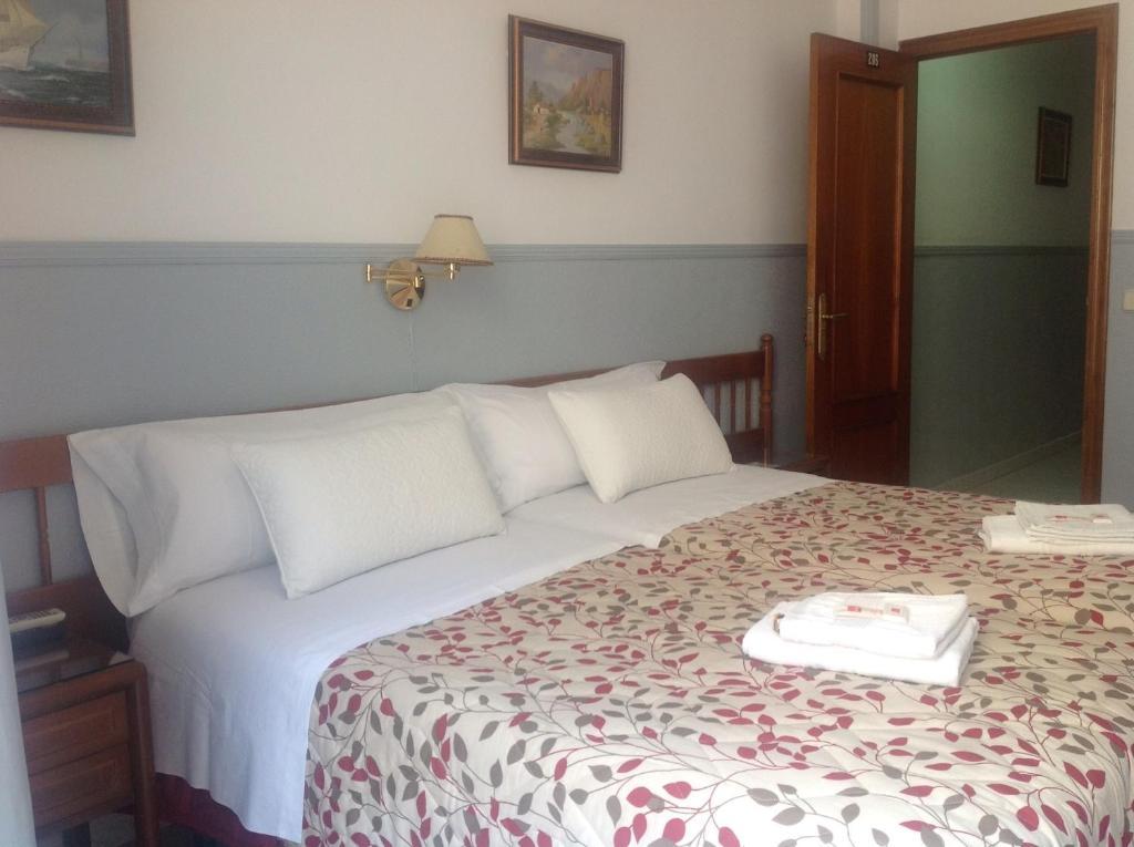 Hostal Dulcinea Madrid Buitenkant foto