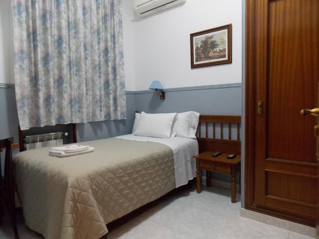 Hostal Dulcinea Madrid Buitenkant foto