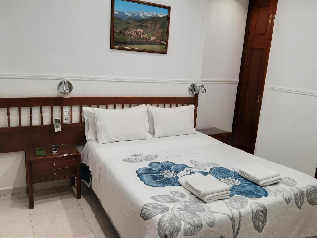 Hostal Dulcinea Madrid Buitenkant foto