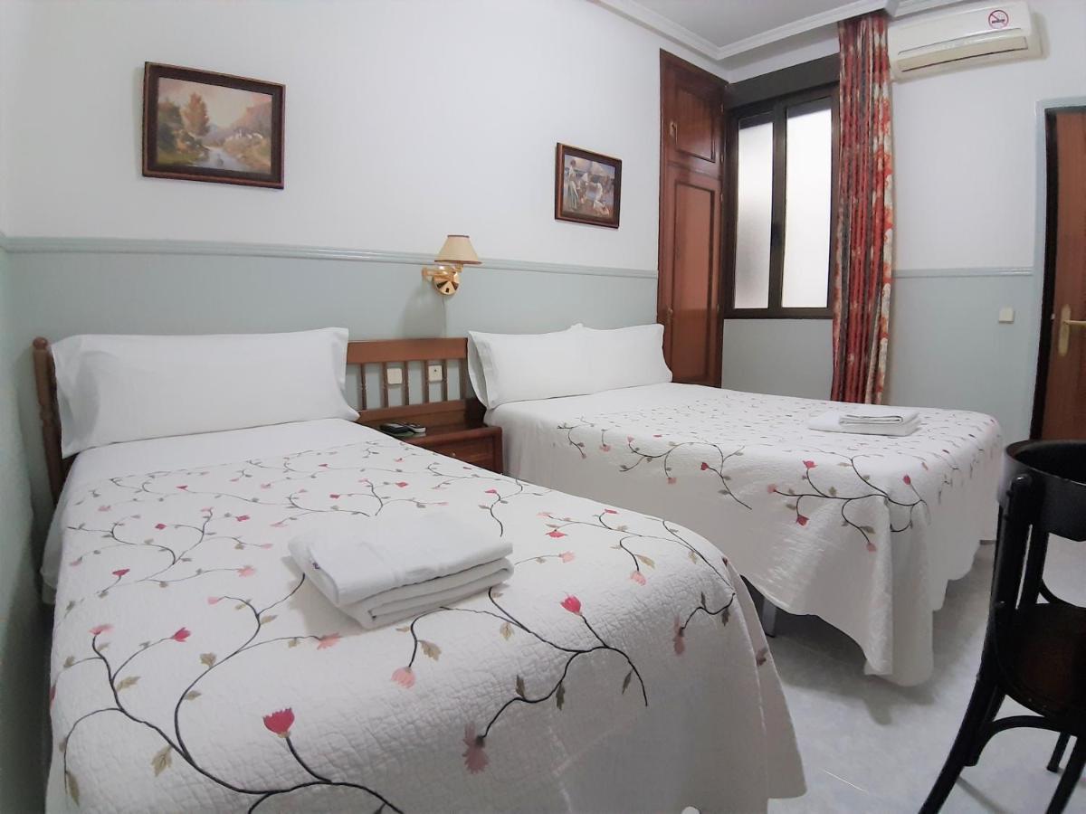 Hostal Dulcinea Madrid Buitenkant foto
