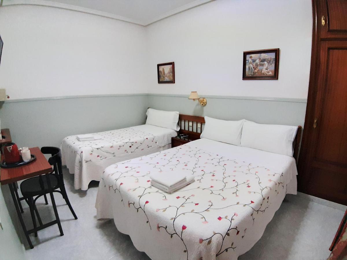 Hostal Dulcinea Madrid Buitenkant foto